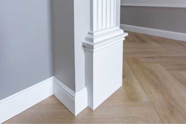 white-crown-molding-gray-wall-840x560-75